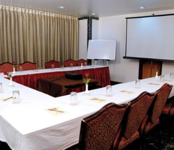 The Ambience Hotel Pune Luaran gambar